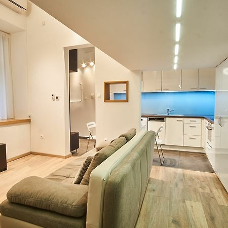 V27 Apartment | Hostaid Budapest Bagian luar foto