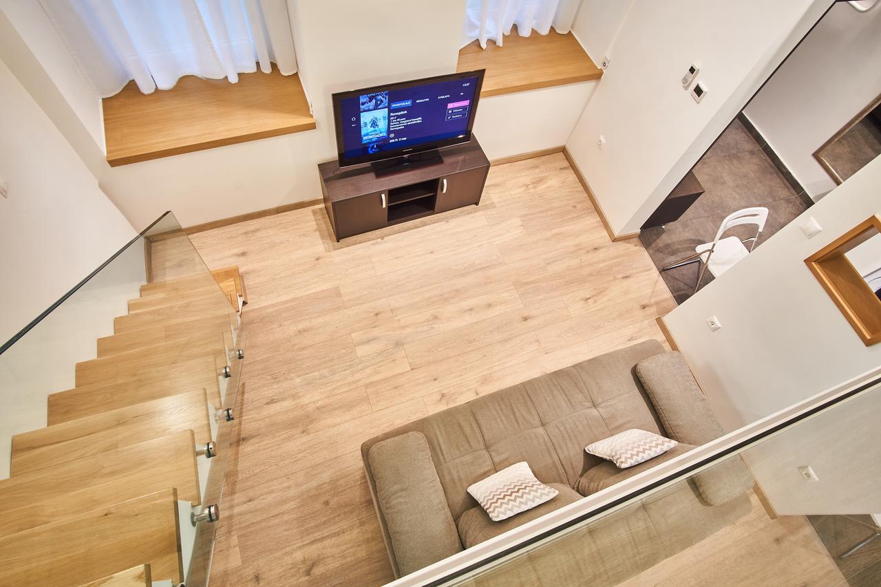 V27 Apartment | Hostaid Budapest Bagian luar foto