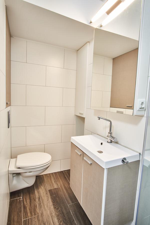 V27 Apartment | Hostaid Budapest Bagian luar foto