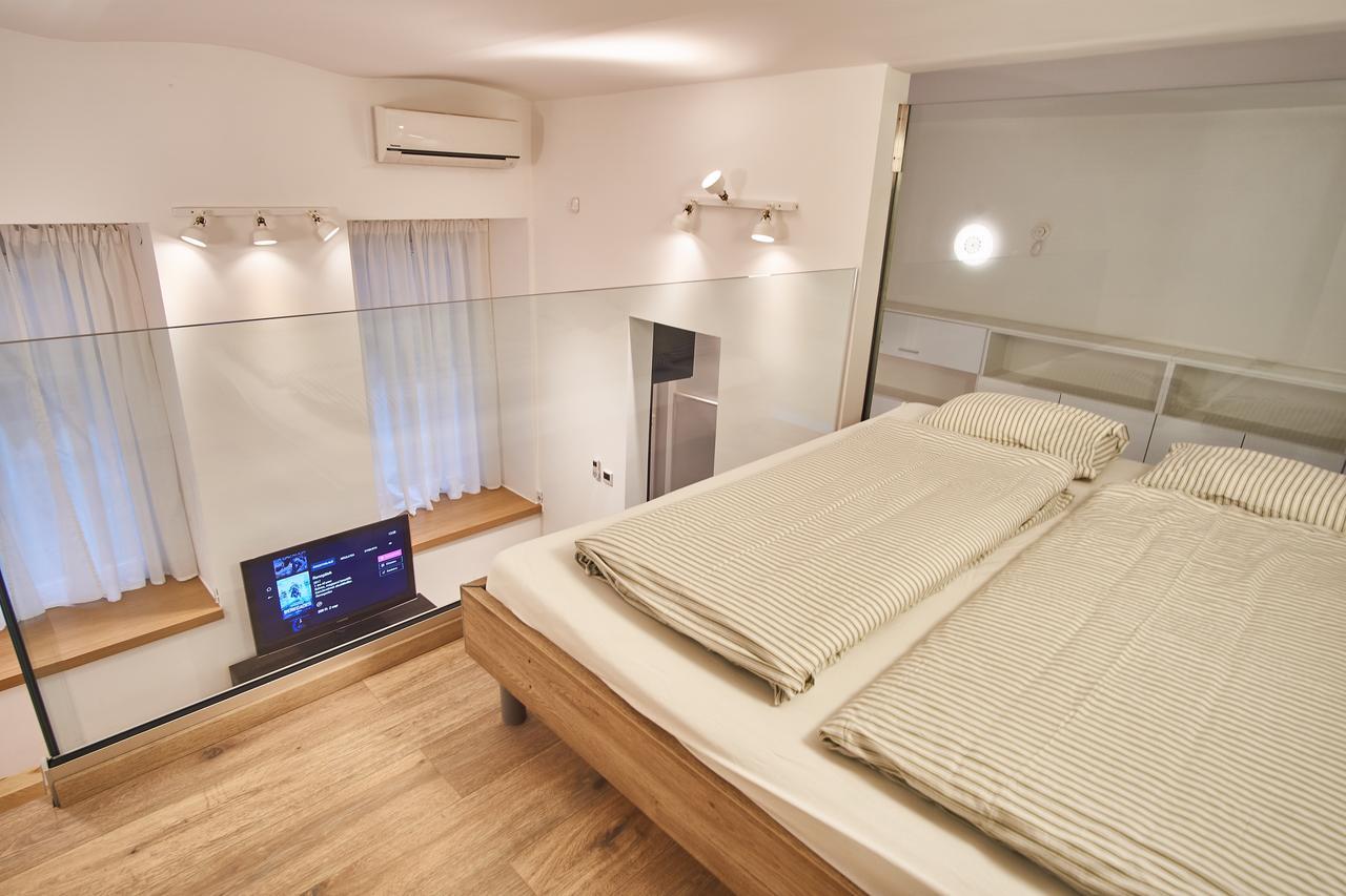 V27 Apartment | Hostaid Budapest Bagian luar foto